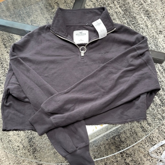 Bundle 2 Items for $20😃 Hollister Crop Sweatshirt - Picture 3 of 10